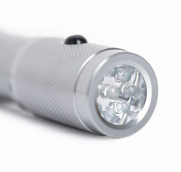 Taschenlampe mit integriertem Notfallhammer und Gurtschneider